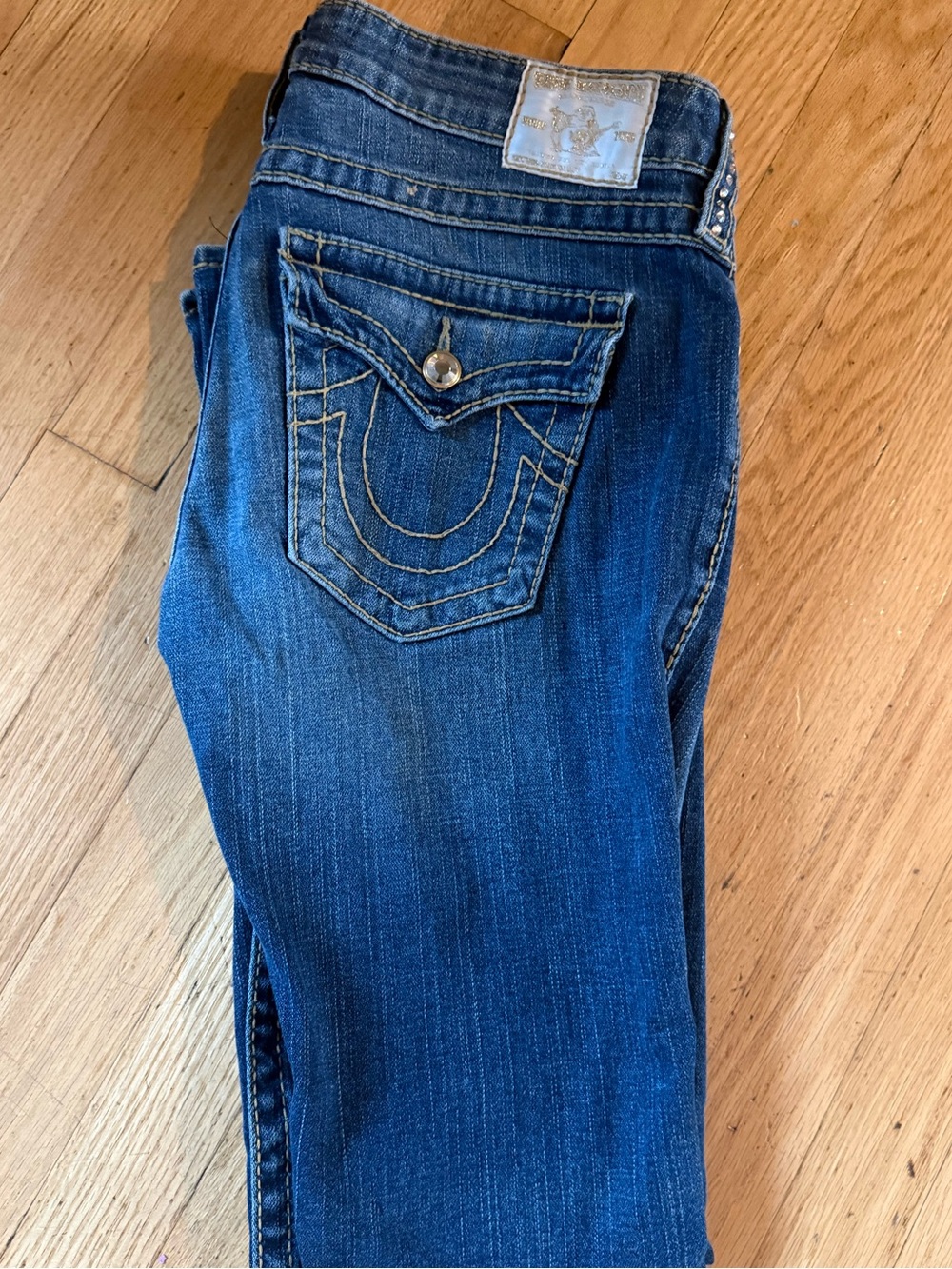 True Religion Womens jeans with Swarovski crystals Embroidered Pockets